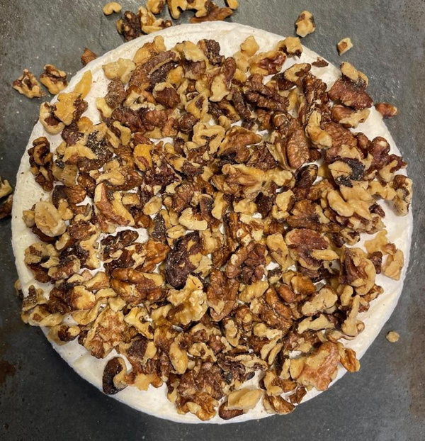 Produktfoto zu Brie mit gerösteten Walnüssen