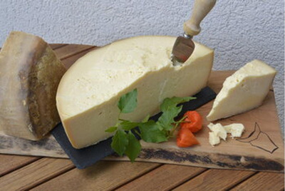 Produktfoto zu Felsbrocken 15 Monate gereift, Hofkäserei Heggelbach, Rohmilch