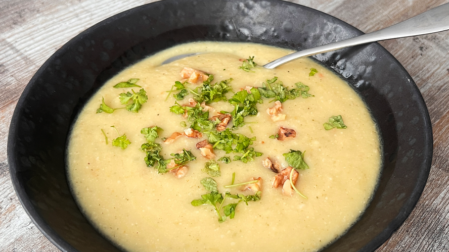 Rezeptbild für Cremige Pastinaken-Apfel-Suppe