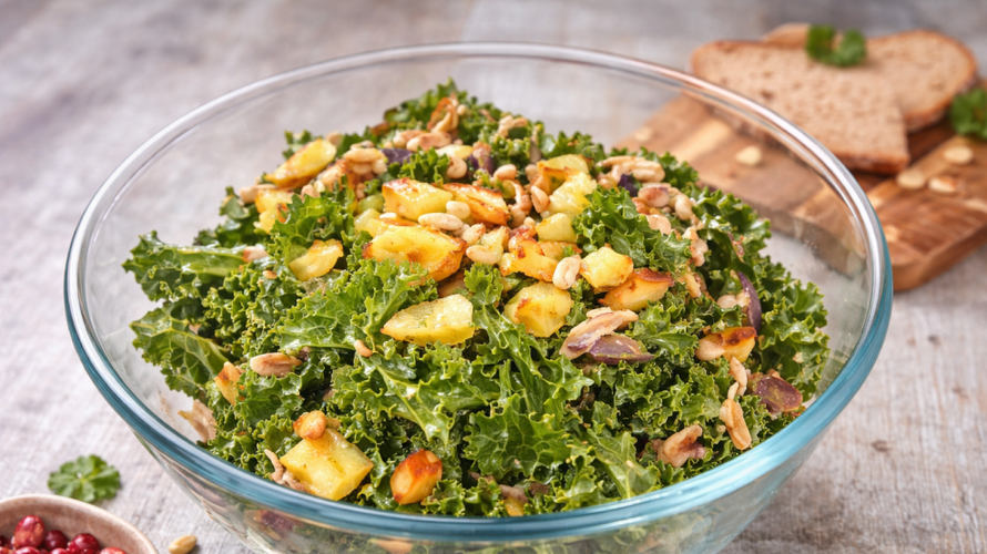 Rezeptbild für Grünkohlsalat mit Ofenkartoffeln