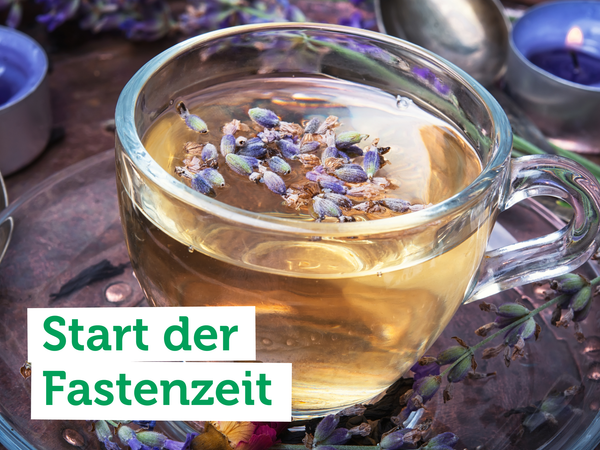 elbstgemachte Konfitüre in Gläsern; Text: "Konfitüre selbst gemacht".