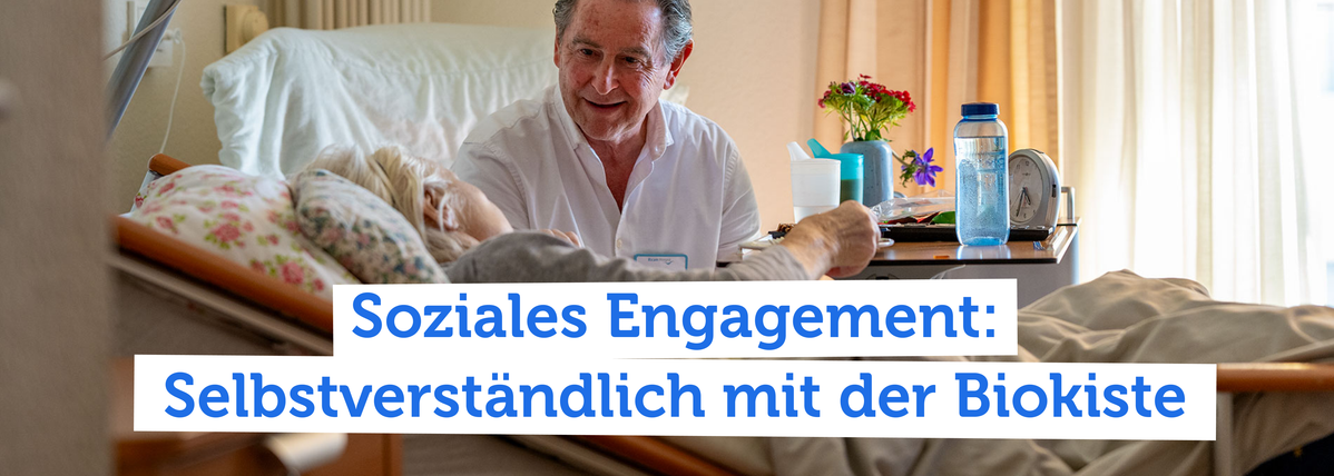 Ein Kind mit Gemüse und Daumen hoch. Text: "Freunde einladen, Vorteile sichern!"