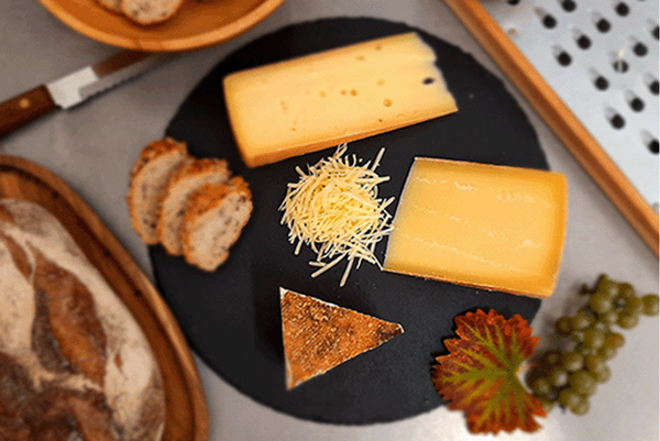 Produktfoto zu Käsefondue vom Hof Ogrosen für 4 Personen, Rohmilch ca. 750g