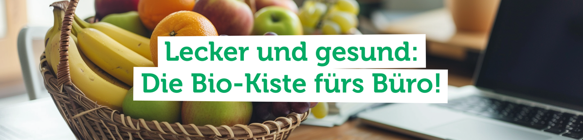 KI generiert: Ein Korb voller Obst neben einem Laptop. Text: "Lecker und gesund: Die Bio-Kiste fürs Büro!"