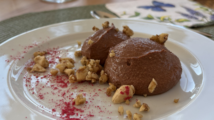 Rezeptbild für Veganes Schokomousse mit karamellisierten Walnüssen