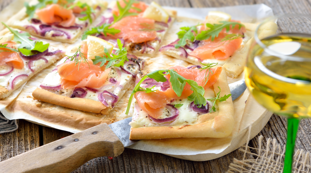 Rezeptbild für Lachs-Flammkuchen & Federweißer