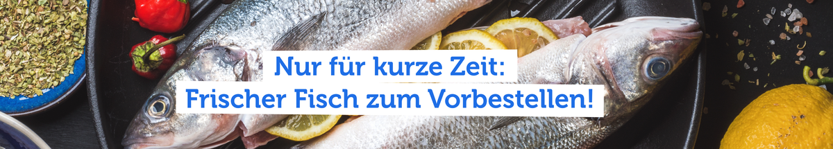 KI generiert: Hand hält eine herzförmige Kartoffel, umgeben von anderen Kartoffeln. Text: "Alles für den Valentinstag".
